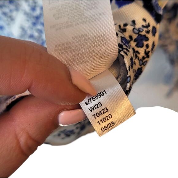 Loft Women's White And Blue Ruffle Sleeve Blouse Size M NWT - Picture 6 of 7